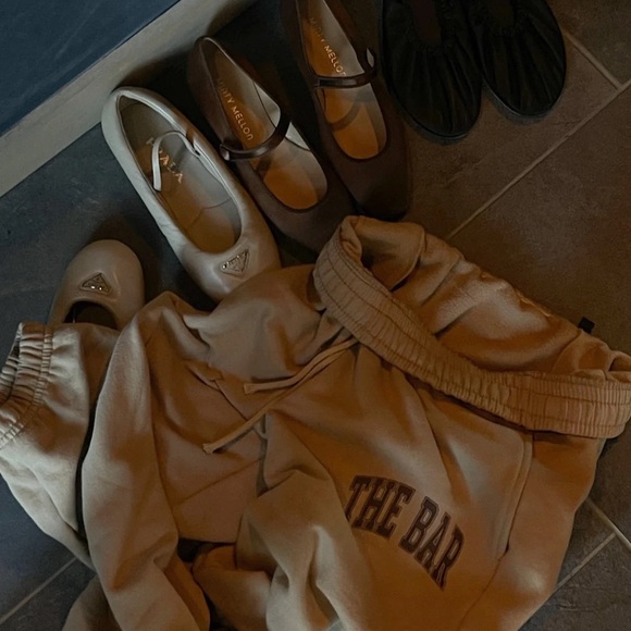 *SOLD*✨NEW!✨The Bar Varsity Sweatpants in Chocolate Chip - Picture 3 of 11